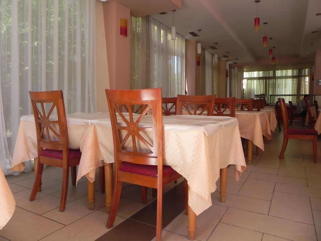Hotel Nacional Durres Exterior photo